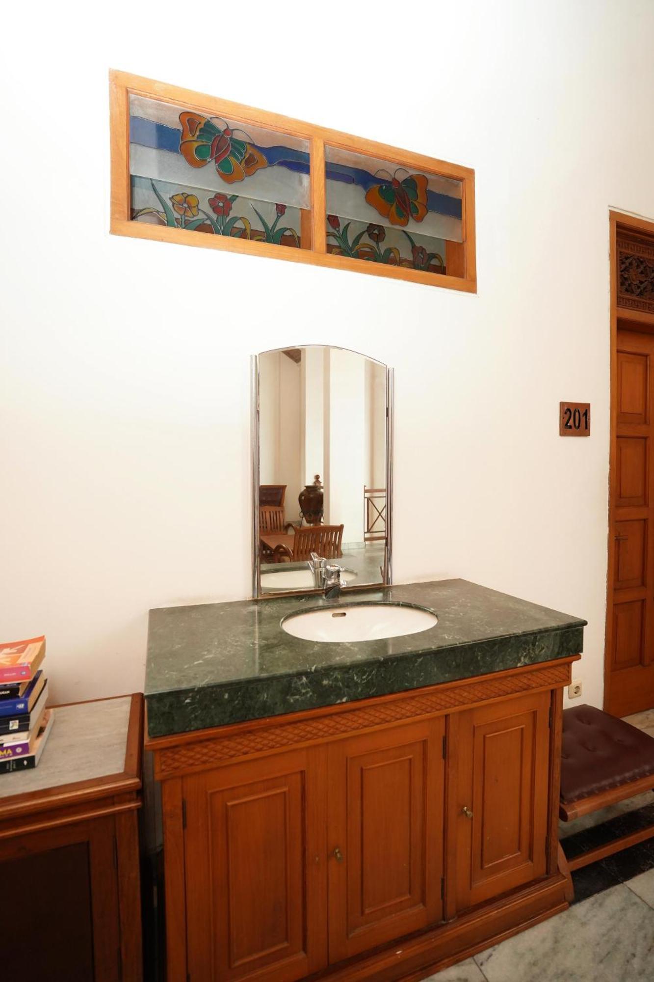 D Ajenk Boutique Guesthouse Kejayan Экстерьер фото